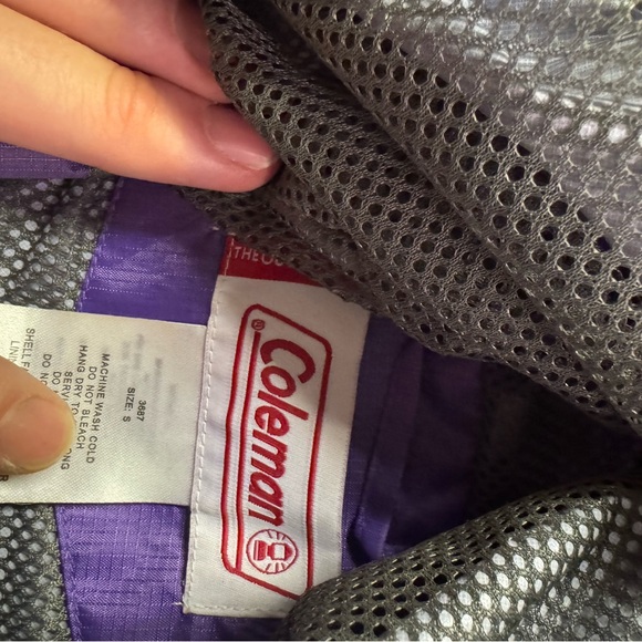 Coleman windbreaker puller. Adult small - Picture 4 of 6